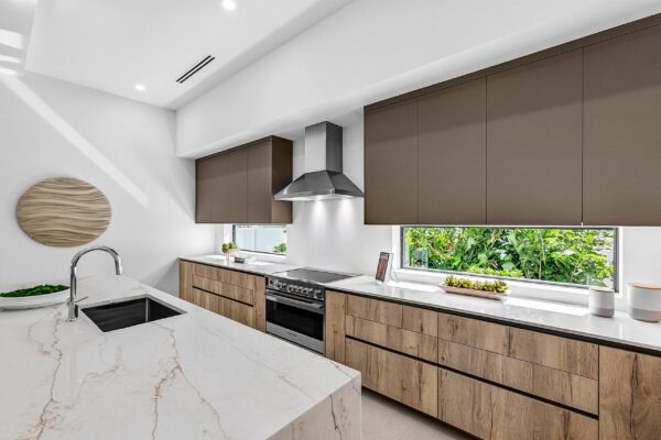 -7053072521516645043