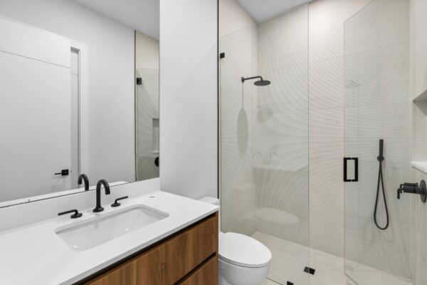 Guest Bath 1